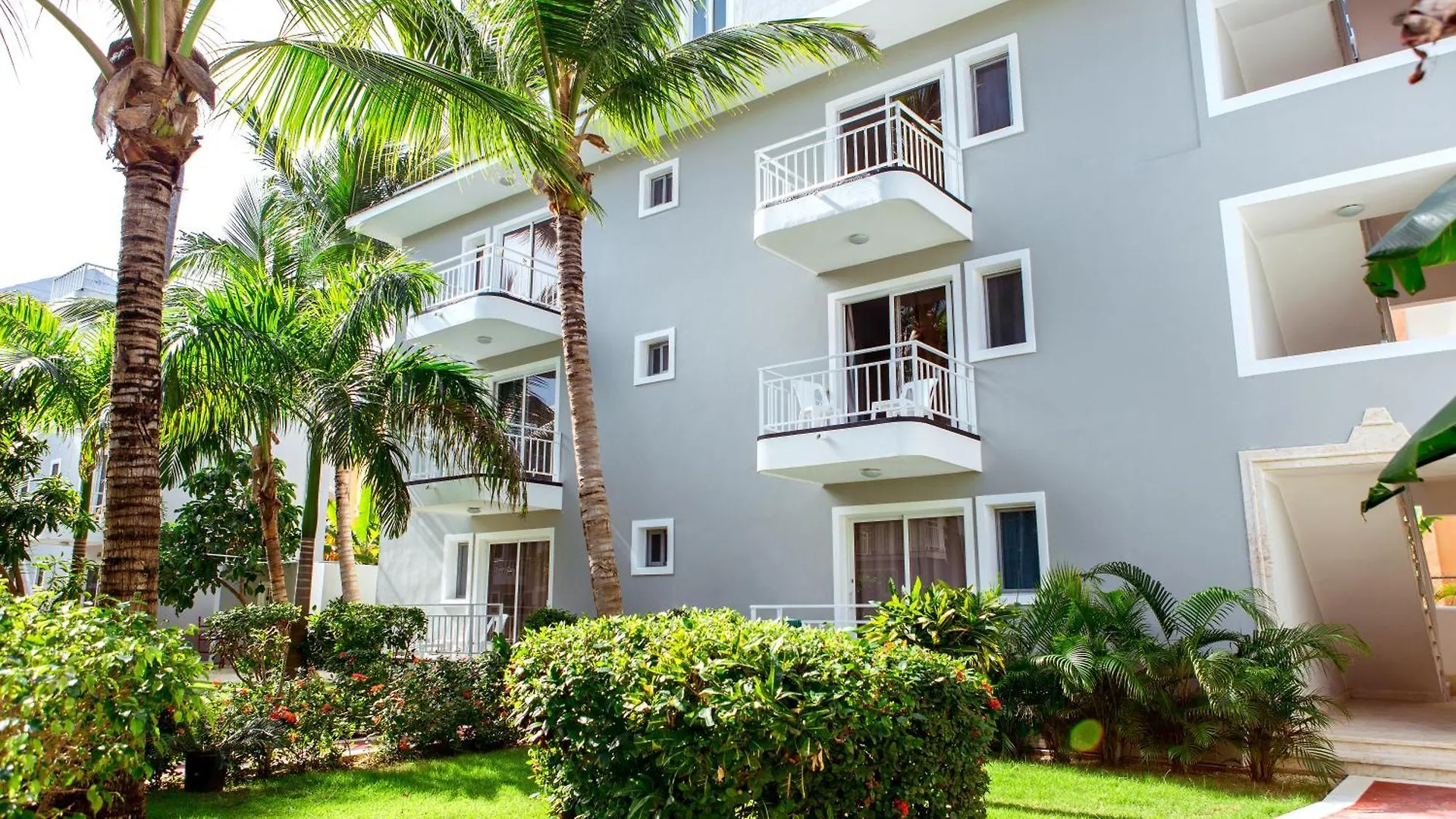 Tropicana Suites Deluxe Beach Club And Pool - Playa Los Corales Punta Cana Hotel