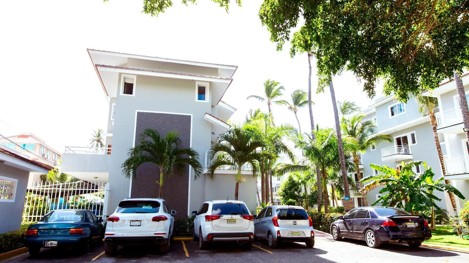 Tropicana Suites Deluxe Beach Club And Pool - Playa Los Corales Punta Cana 5*,