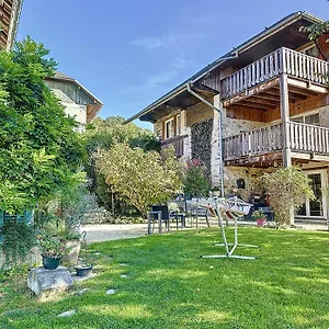 https://lantre-lacs.hotels-rhonealpes.com