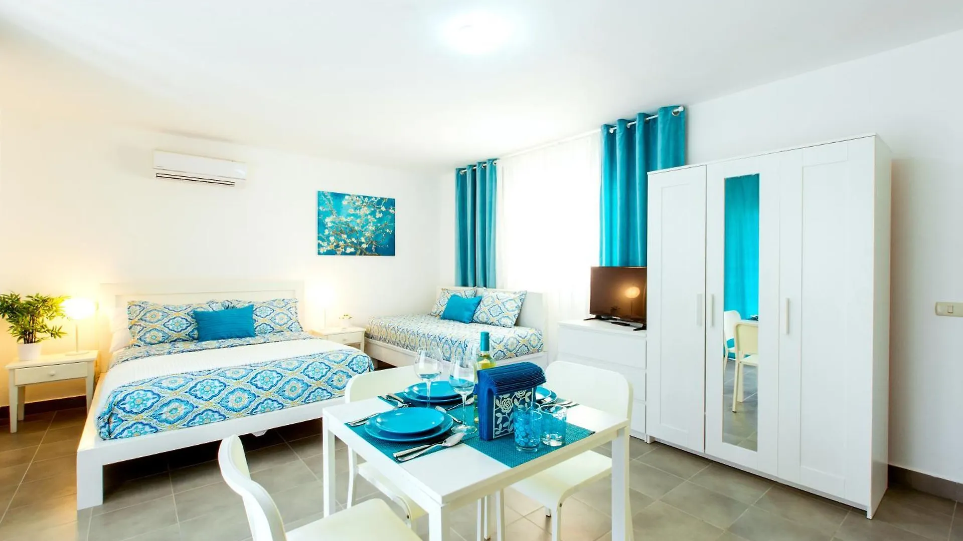 Tropicana Suites Deluxe Beach Club And Pool - Playa Los Corales 푼타 카나
