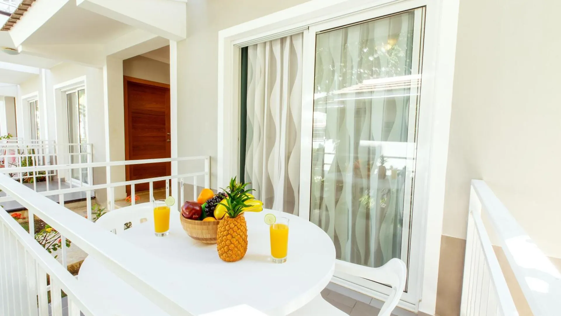 Tropicana Suites Deluxe Beach Club And Pool - Playa Los Corales 푼타 카나 5*,  도미니카 공화국