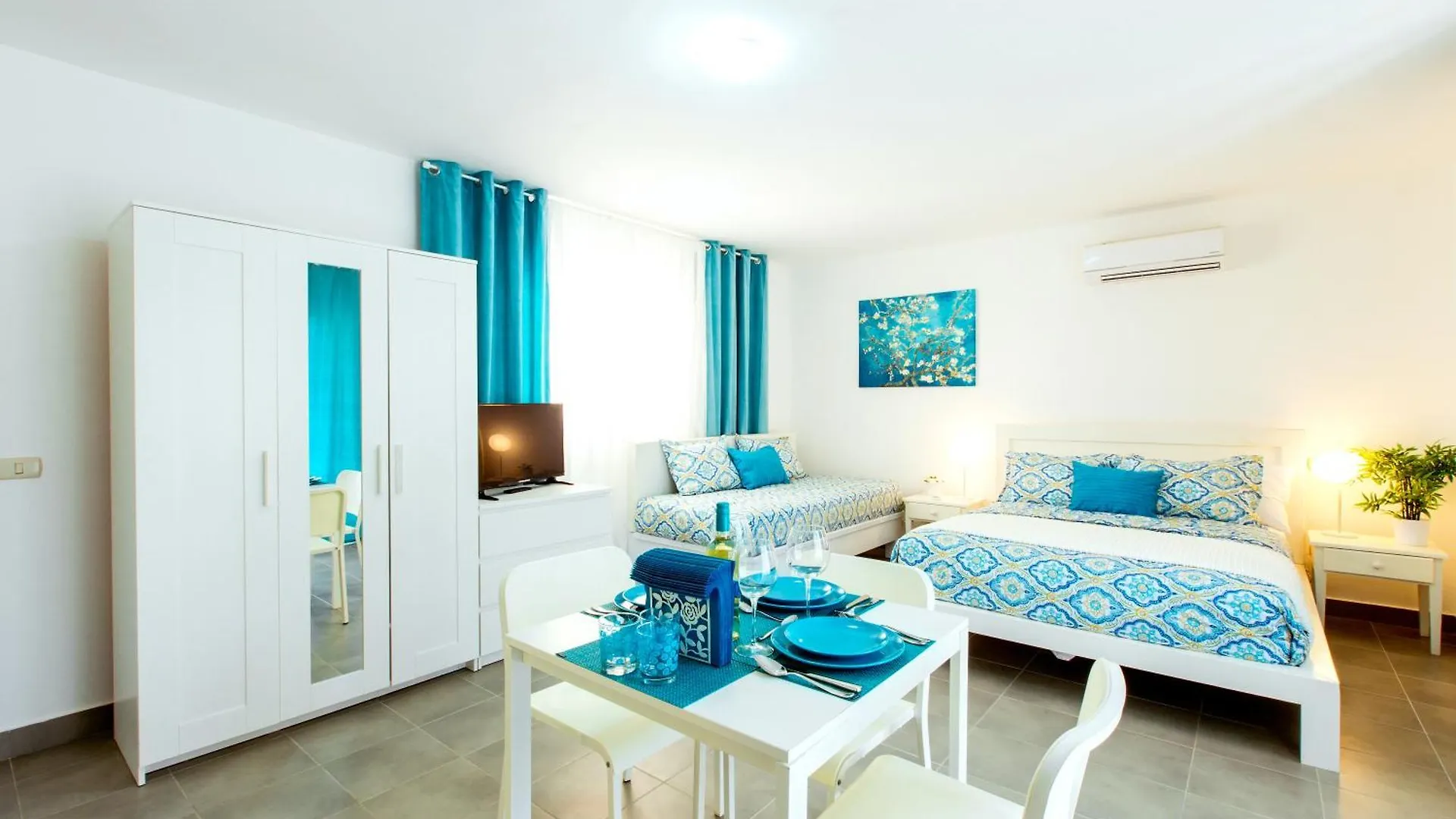 호텔 Tropicana Suites Deluxe Beach Club And Pool - Playa Los Corales 푼타 카나